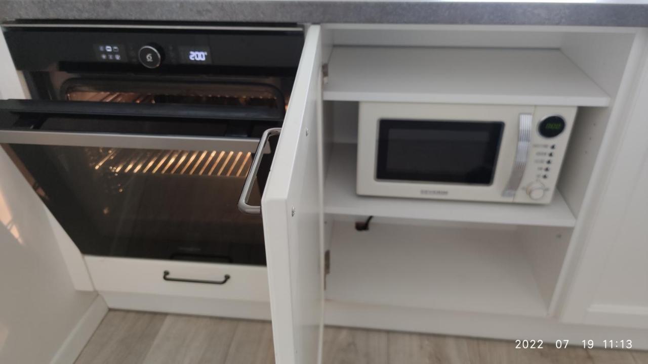 Happy Inn Just Studio, Self Check-In-24X7,Parking-In-The-Underground-Garage VNO Exterior photo